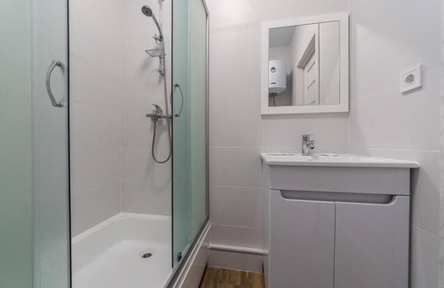 Solomjanskyj Apartment | Cozy Studio on Pолевой – Pet-Friendly & Family Welcome