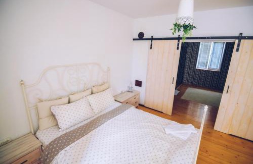 Letnitsa House | Discover Онгъл юг: Pet-Friendly Retreat with Pool & Breakfast