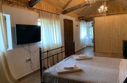 Letnitsa House | Discover Онгъл юг: Pet-Friendly Retreat with Pool & Breakfast