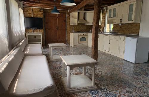 Letnitsa House | Discover Онгъл юг: Pet-Friendly Retreat with Pool & Breakfast