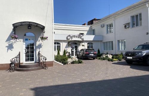 Sumy Oblast Hotel | Orchidea: 9/10 Rated Hotel with Hot Tub & Dining Options