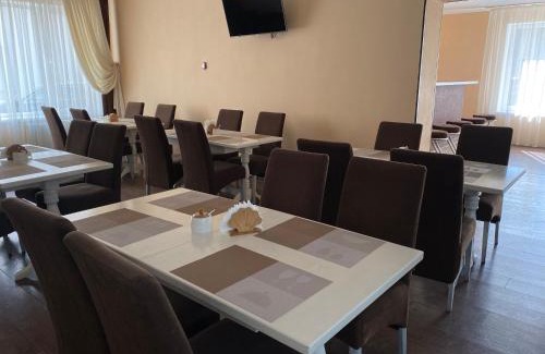 Sumy Oblast Hotel | Orchidea: 9/10 Rated Hotel with Hot Tub & Dining Options