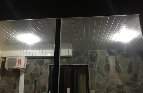 Bzhid House | Relaxing Getaway at Jubilee's Nut Grove with Kitchen Access