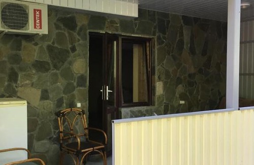 Bzhid House | Relaxing Getaway at Jubilee's Nut Grove with Kitchen Access