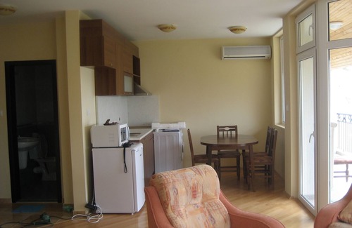 Sveti Vlas Apartment | Relax by the Gentle Whisper of Ocean Waves