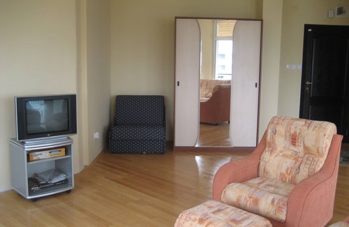 Sveti Vlas Apartment | Relax by the Gentle Whisper of Ocean Waves