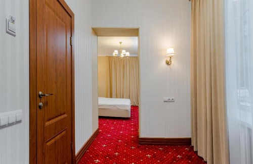 Cherepovets Hotel | Discover Отель МашБах: Pet-Friendly with Breakfast Included