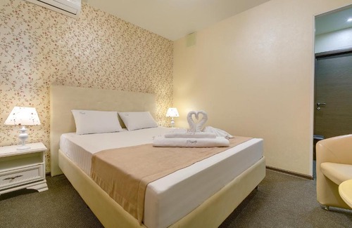 Chertanovo Tsentralnoye District Hotel | Budget-Friendly Hotel on "Prazhskaya" with Hot Tub & Breakfast