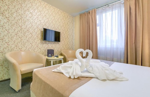 Chertanovo Tsentralnoye District Hotel | Budget-Friendly Hotel on "Prazhskaya" with Hot Tub & Breakfast