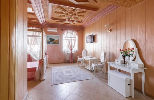 Omsk Hotel | Budget-Friendly Stay at Отель ОБИШИР with Hot Tub & Breakfast