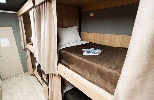 Surgut Apartment | Budget-Friendly Stay at Hotel Berlin with Hot Tub & Breakfast