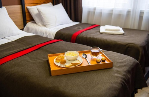 Surgut Apartment | Budget-Friendly Stay at Hotel Berlin with Hot Tub & Breakfast