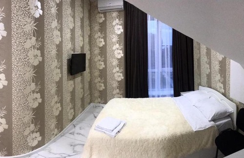 Semikarakorsk Hotel | Continental Hotel: Guest Rated 9/10 with Complimentary Breakfast