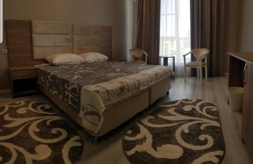 Semikarakorsk Hotel | Continental Hotel: Guest Rated 9/10 with Complimentary Breakfast