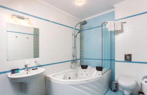 Parvenets Hotel | Discover Парк-Хотел Клементина: Breakfast & Family Friendly