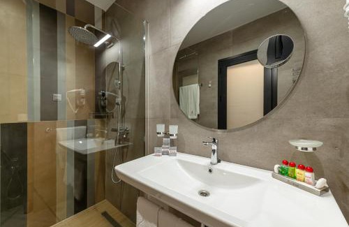 Devin Hotel | Elegant Park Hotel Modăr with Oceanfront Views & Spa