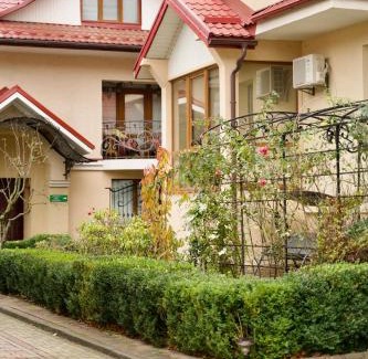 Yaremche Hotel | Petros Family Hotel: Guest Rated 9.8 with Pool & Hot Tub