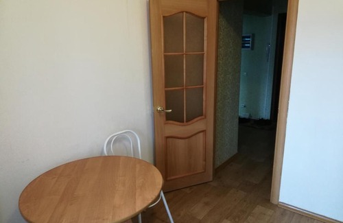 Nizhnevartovsk Apartment | Discover Пионерская 17: Breakfast & Hot Tub Await You