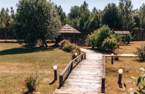 Bugrovo Hotel | Pet-Friendly Getaway at Поместье Загосье with Hot Tub