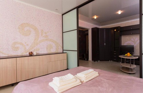 Ufa Apartment | Guest Rated 10/10: Chernikovka Deluxe with Pool & Hot Tub