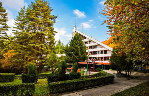 Dupnitsa Hotel | Relax at Почивна станция - ТЕЦ Бобов дол with Pool Access