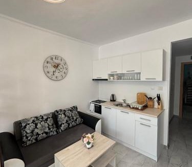 Chaika Apartment | Cozy Studio with Pool and Oceanfront Views for Families