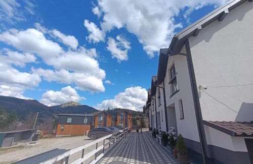 Polyanytsya House | Cozy Private Retreat Solomiya: Child-Friendly & Hot Tub