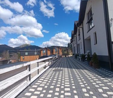 Polyanytsya House | Cozy Private Retreat Solomiya: Child-Friendly & Hot Tub