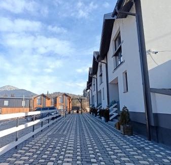 Polyanytsya House | Cozy Private Retreat Solomiya: Child-Friendly & Hot Tub