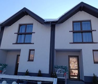 Polyanytsya House | Cozy Private Retreat Solomiya: Child-Friendly & Hot Tub