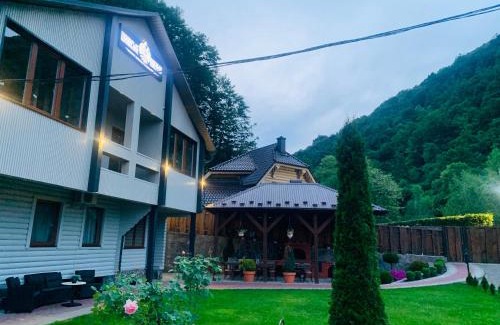 Shaian House | Top-Rated Приватна садиба Шаянське джерело with Pool & Spa