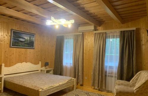 Shaian House | Top-Rated Приватна садиба Шаянське джерело with Pool & Spa