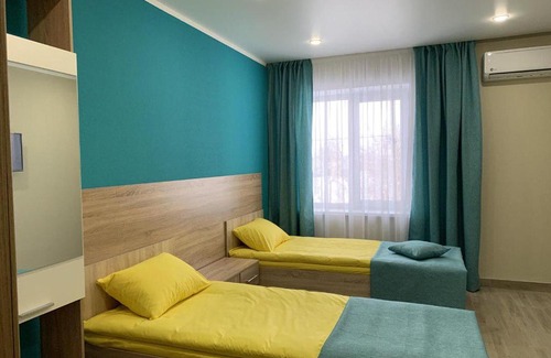 Perevolotskiy Hotel | Budget-Friendly Grand Oasis: Breakfast & Family Amenities