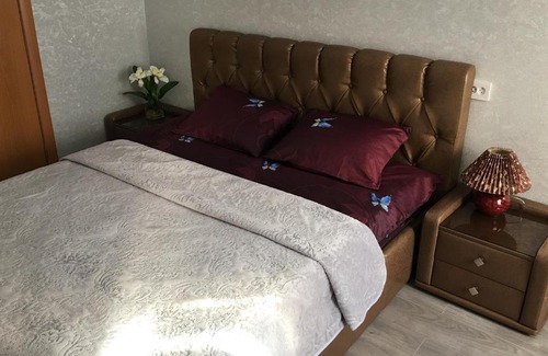 Murmansk Apartment | Exceptional Prospect Hotel: Guest Rated 10/10 with Kitchen
