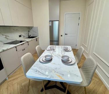 Almaty Apartment | Просторный 3-х комнатный апартамент в центре Алматы, Mega Park Arbat
