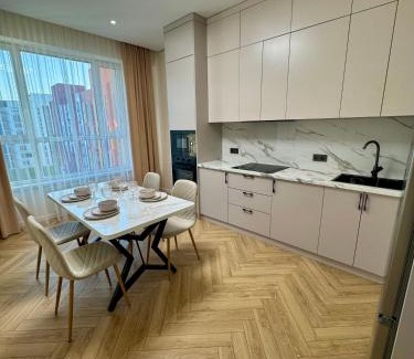 Almaty Apartment | Просторный 3-х комнатный апартамент в центре Алматы, Mega Park Arbat
