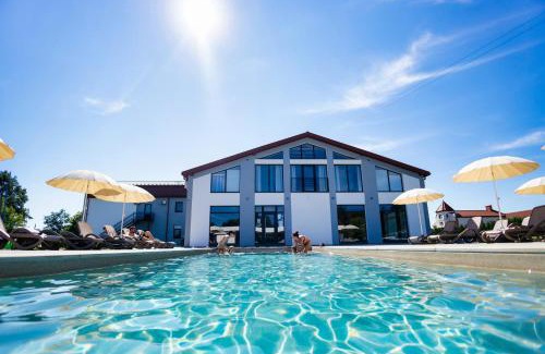 Lviv Oblast Hotel | Discover Підгорецький маєток: Top-Rated Hotel with Ocean Views