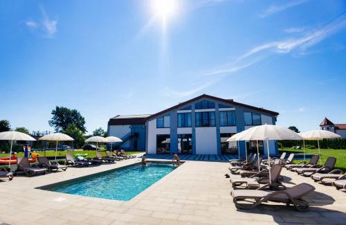 Lviv Oblast Hotel | Discover Підгорецький маєток: Top-Rated Hotel with Ocean Views