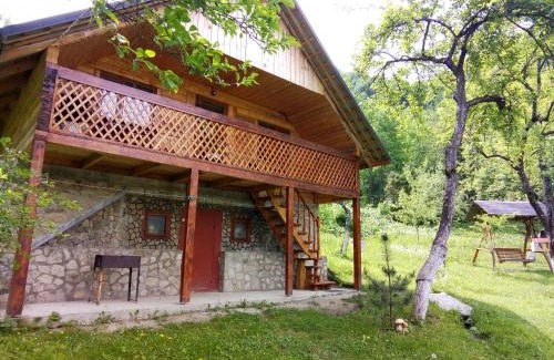 Snidavka Cabin | Explore Під горою: 9.7 Rated, Pet & Child Friendly Stay