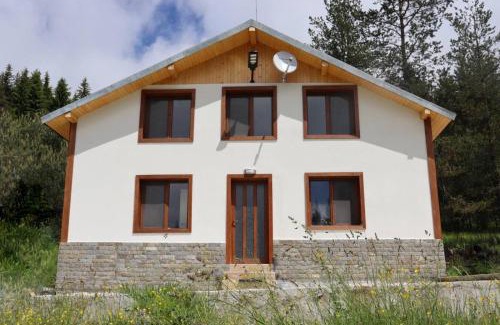 Semkovo Cabin | Relaxing Retreat at Райски кът “Еленова поляна” with Hot Tub