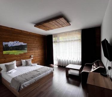 Semkovo Cabin | Relaxing Retreat at Райски кът “Еленова поляна” with Hot Tub