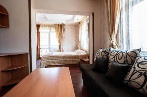 Hisarja Hotel | Cozy Retreat at Раѝ with Breakfast and Hot Tub Access