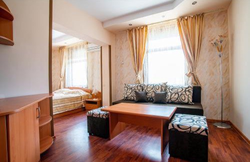 Hisarja Hotel | Cozy Retreat at Раѝ with Breakfast and Hot Tub Access