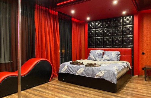 Izhevsk Apartment | Pet-Friendly Ривьера Парк with Breakfast & Hot Tub Awaits