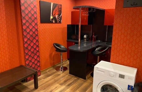 Izhevsk Apartment | Pet-Friendly Ривьера Парк with Breakfast & Hot Tub Awaits