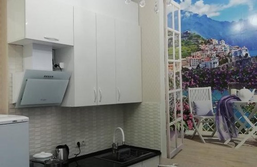 Gelendzhik Apartment | Romantic Oceanfront Studio with Breakfast & Hot Tub