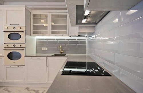 Obolon' Apartment | Elegant 3-Bedroom Apartment at Obolon Residents with Pool