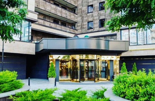 Obolon' Apartment | Inviting 3-Bedroom Apartment with Pool at Dream Town