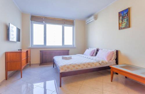 Obolon' Apartment | Elegant 3-Bedroom Apartment on the Waterfront with Pool