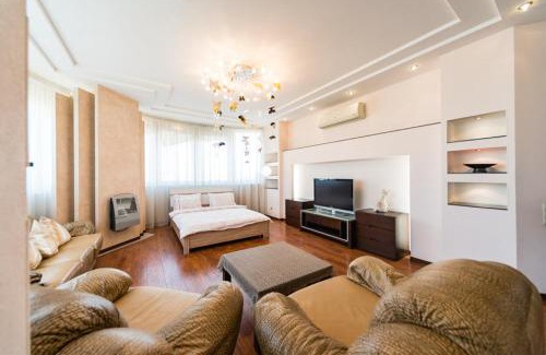 Obolon' Apartment | Family-Friendly 3-Bedroom Apartment on Minsk Embankment